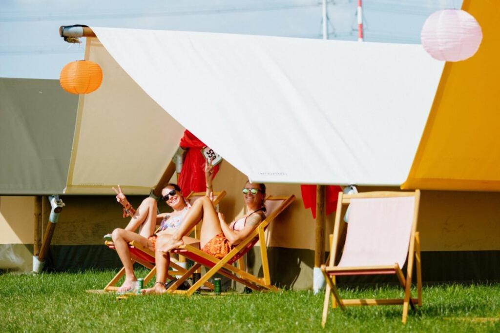 100 Jaar Tt Circuit Assen 2025 Glamping Incl Stroom מראה חיצוני תמונה